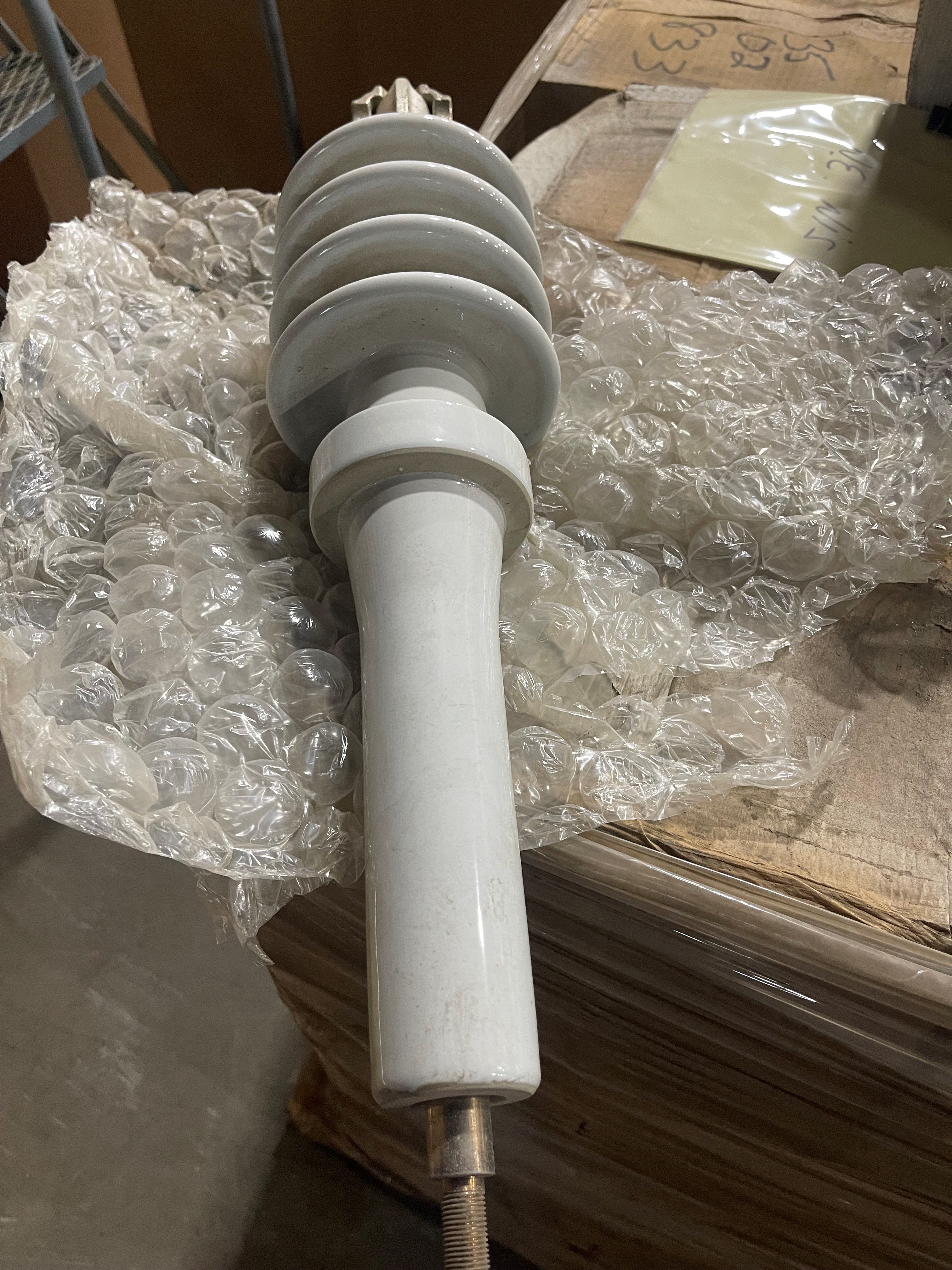 BUSHING, APPAR 15KV 560A K 17IN CREEP